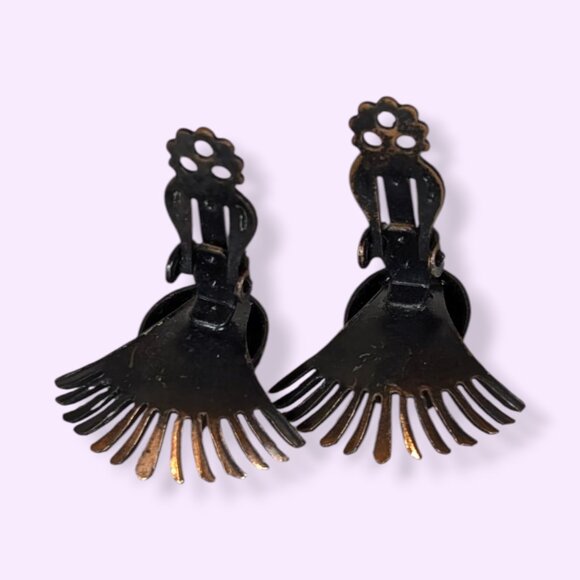 V. Copper Tone Clip On Earrings - Picture 4 of 5